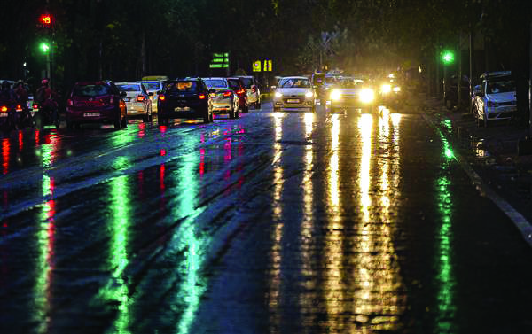 Overnight rain and hailstorm bring down mercury in Delhi