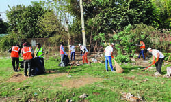 DDA starts cleanliness drive at Qudsia ghat DDA starts cleanliness drive at Qudsia ghat