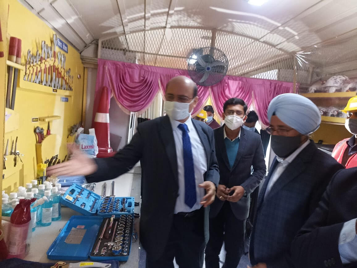 Northern Railway GM holds performance review meeting - mobility enhancement, punctuality in focus Northern Railway GM holds performance review meeting - mobility enhancement, punctuality in focus