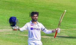 Rockstar Ravindra puts India in drivers seat in first Test