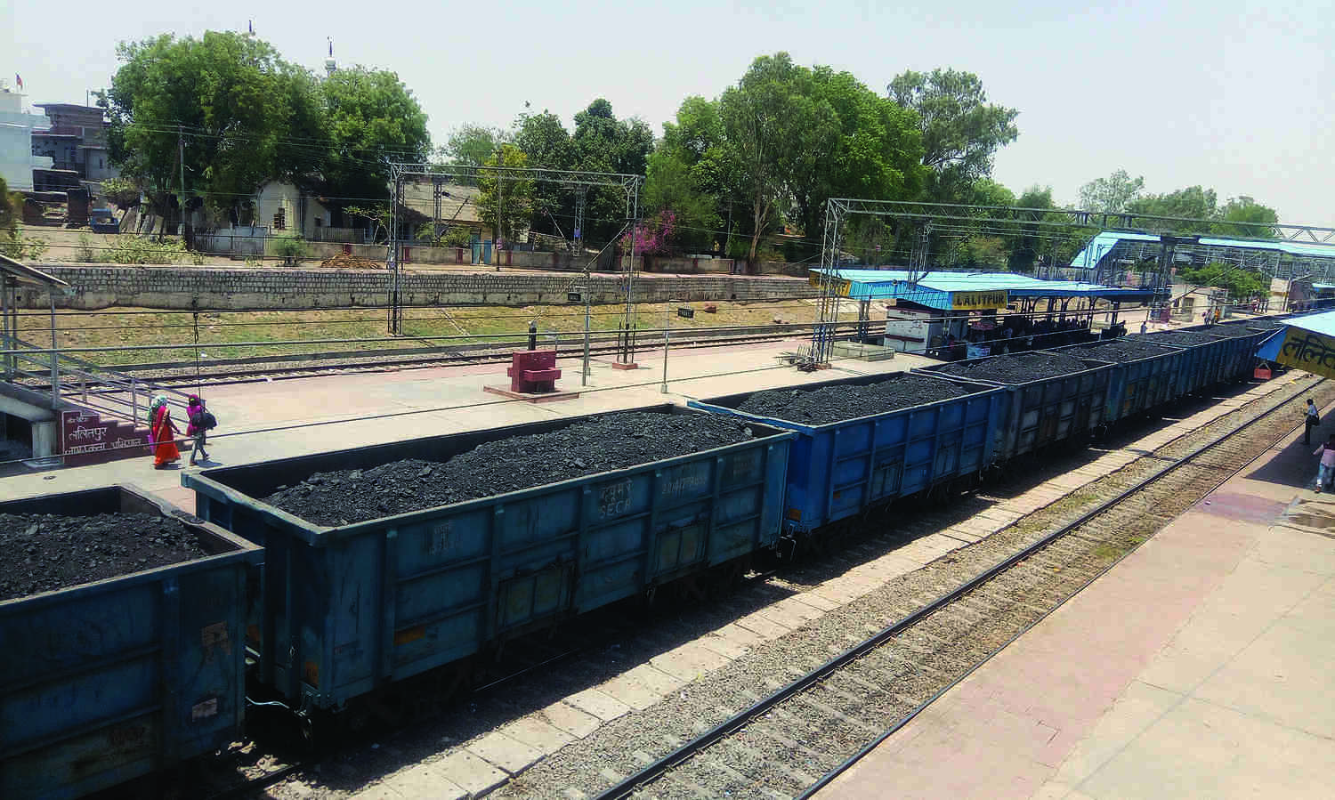 Govt working on 14 critical   coal-evacuation rail projects
