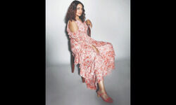 Warrant issued against Sonakshi Sinha