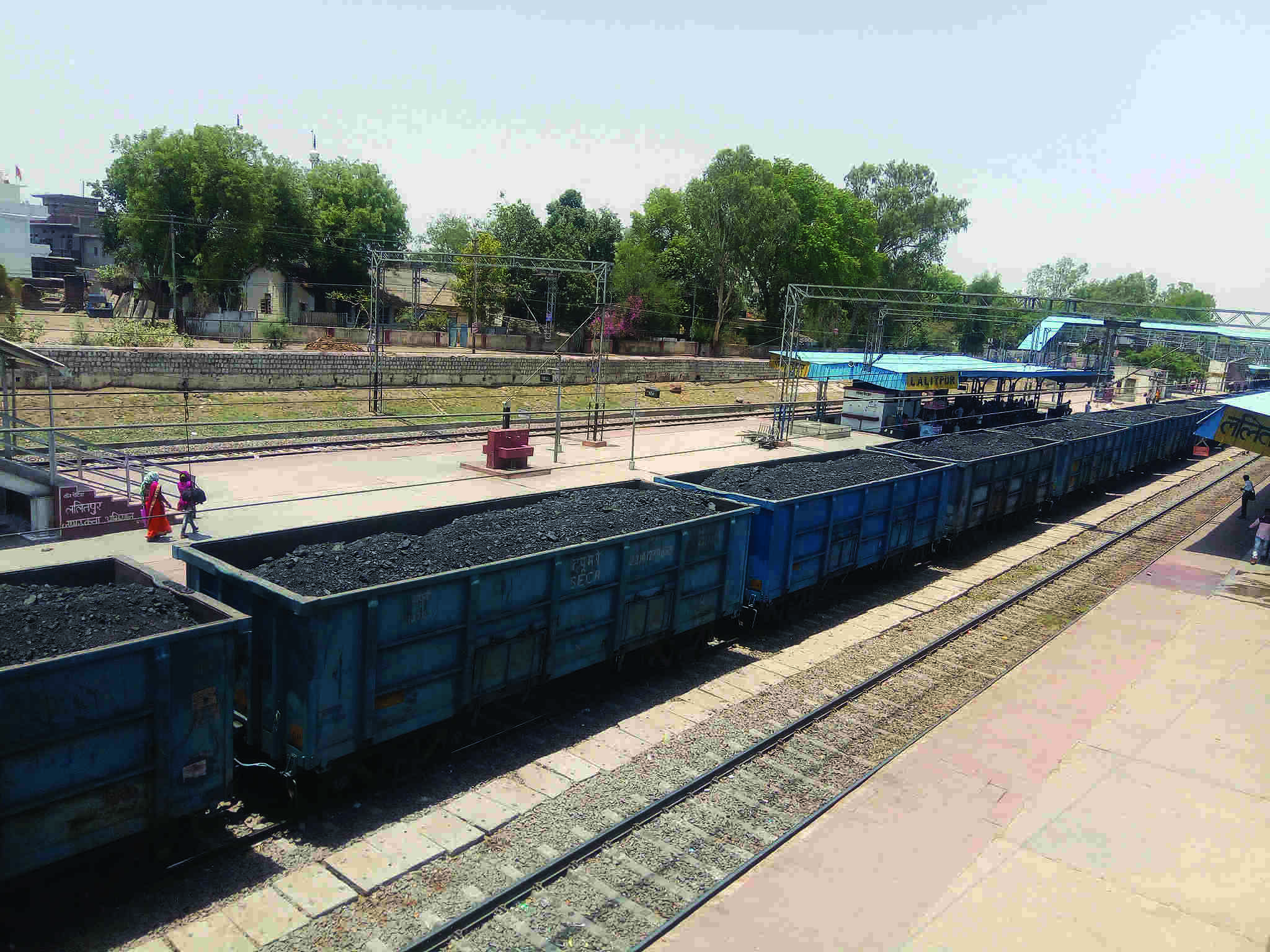 Govt working on 14 critical   coal-evacuation rail projects