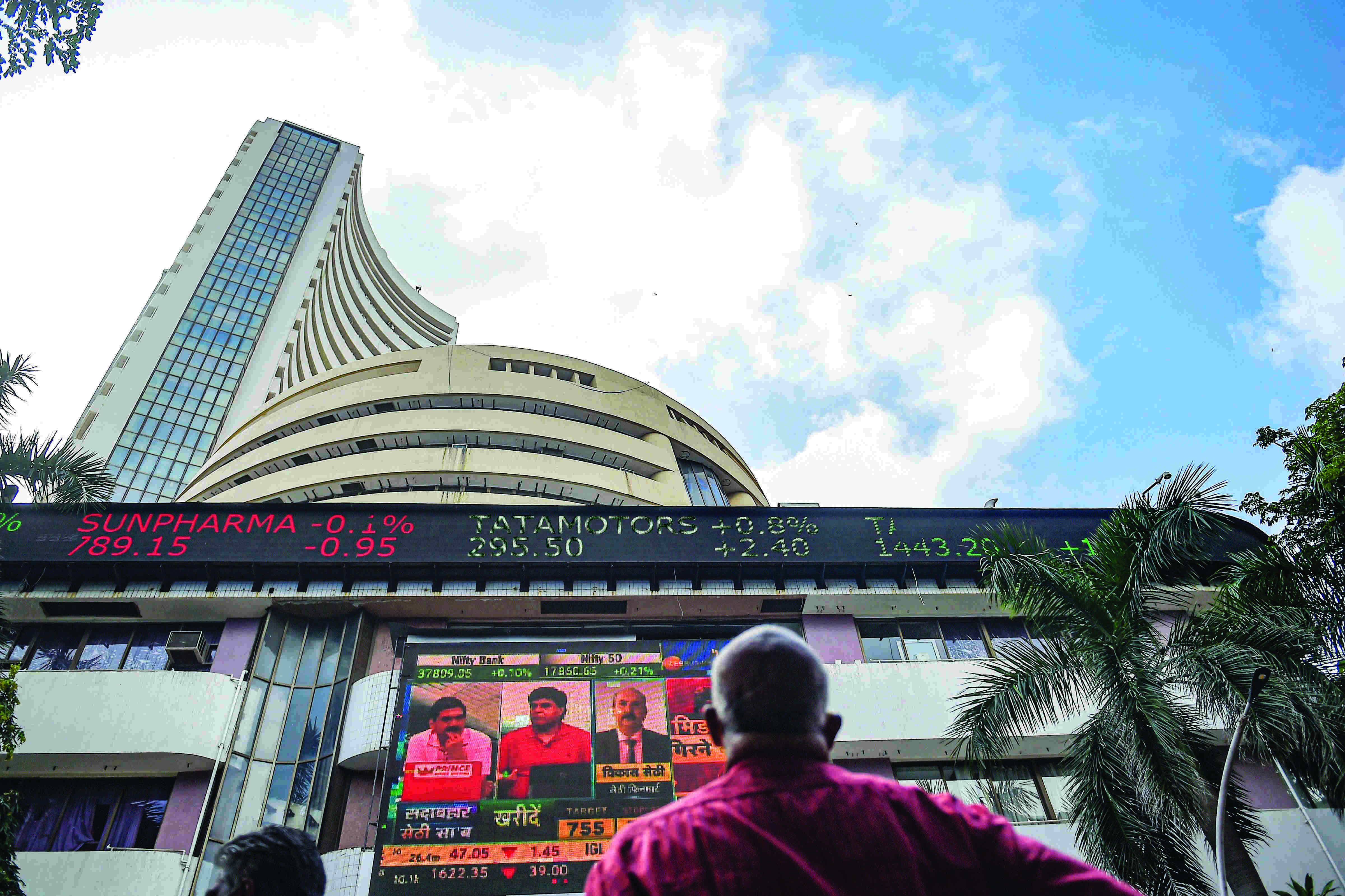 FPIs pull out massive Rs 17,537 cr from markets in March so far FPIs pull out massive Rs 17,537 cr from markets in March so far