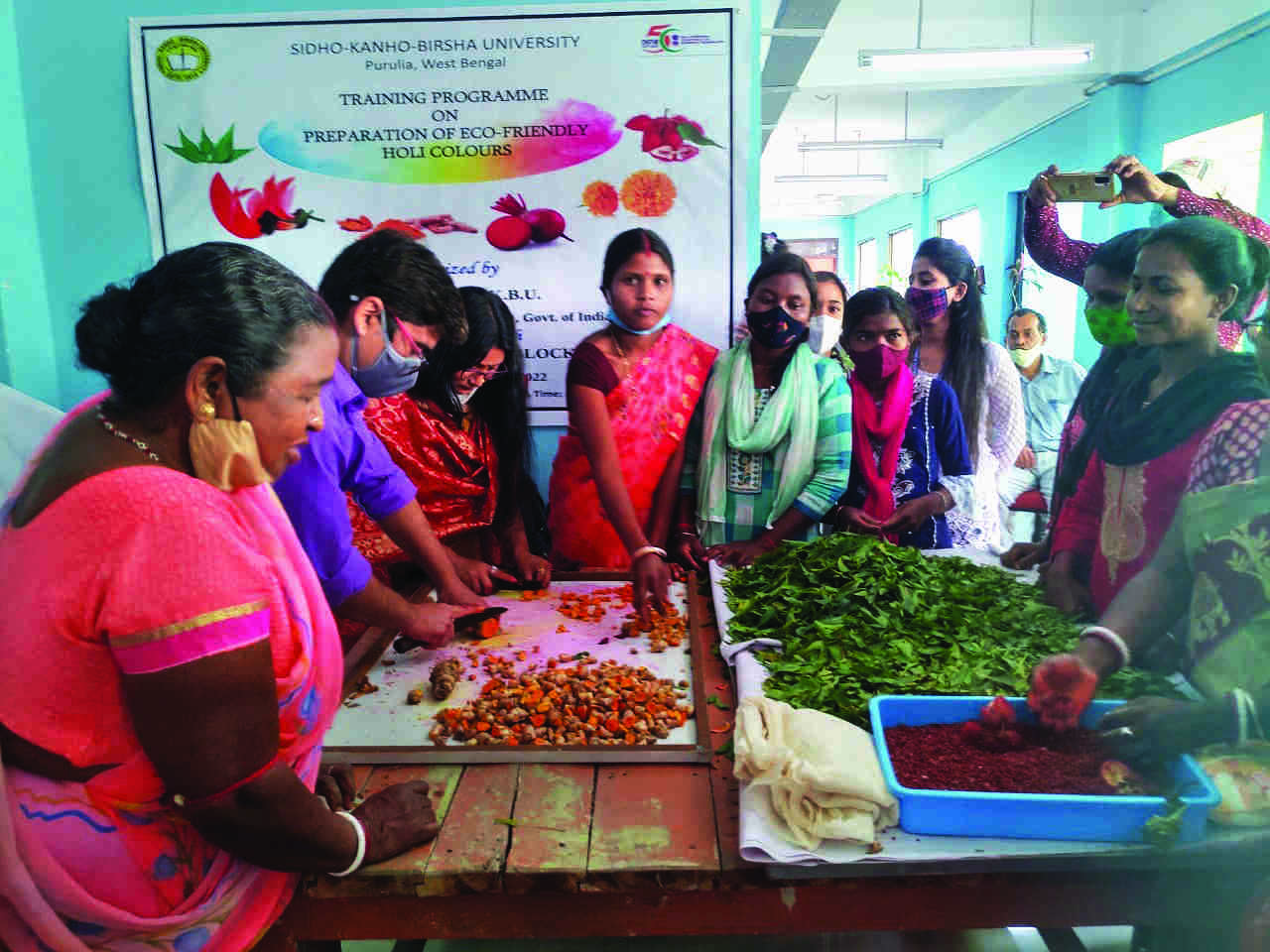 Workshop for producing eco-friendly colours held Workshop for producing eco-friendly colours held