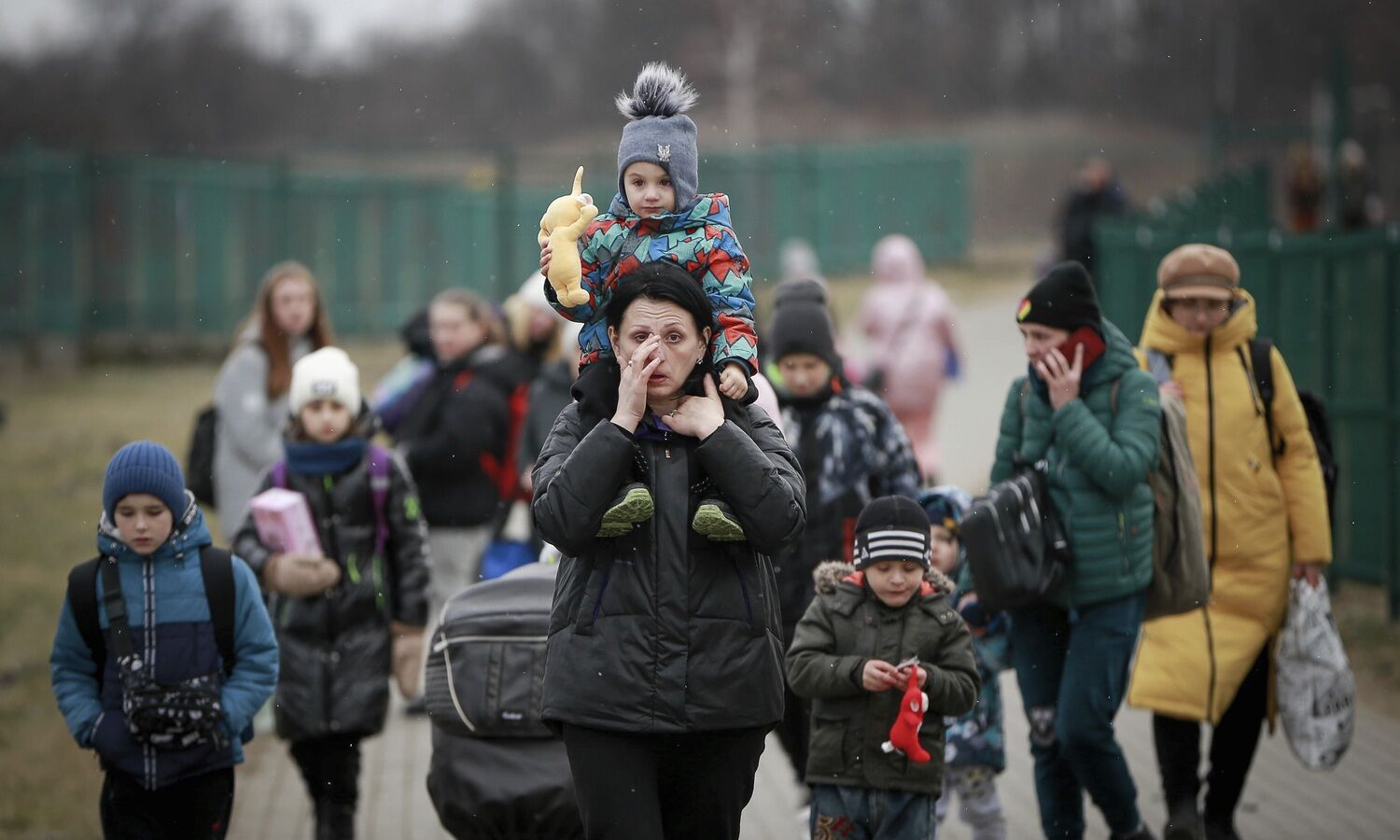 Refugees from Ukraine hit 2M; people flee embattled cities