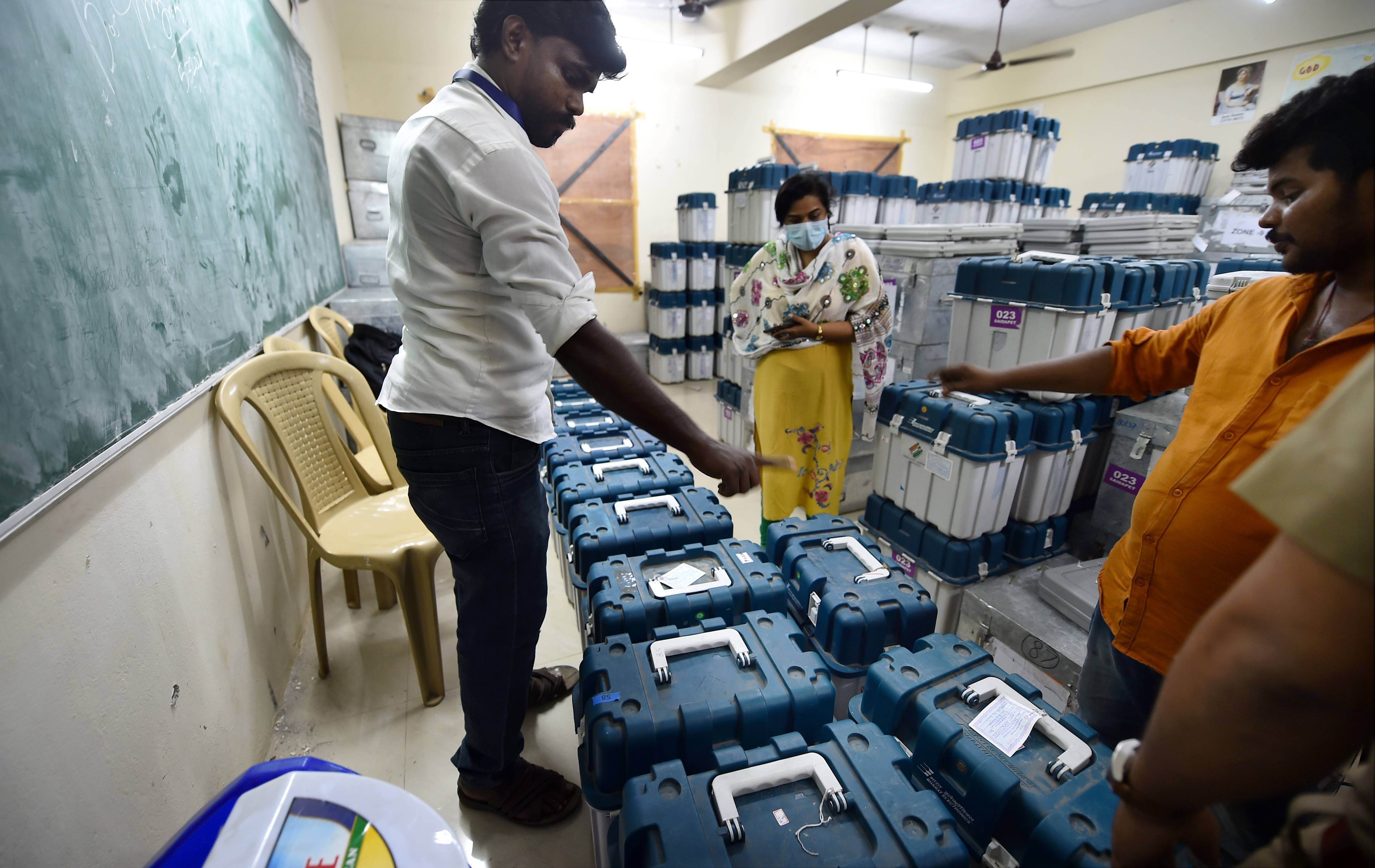 Two EVM-laden trucks have gone missing in Varanasi: SP, allies