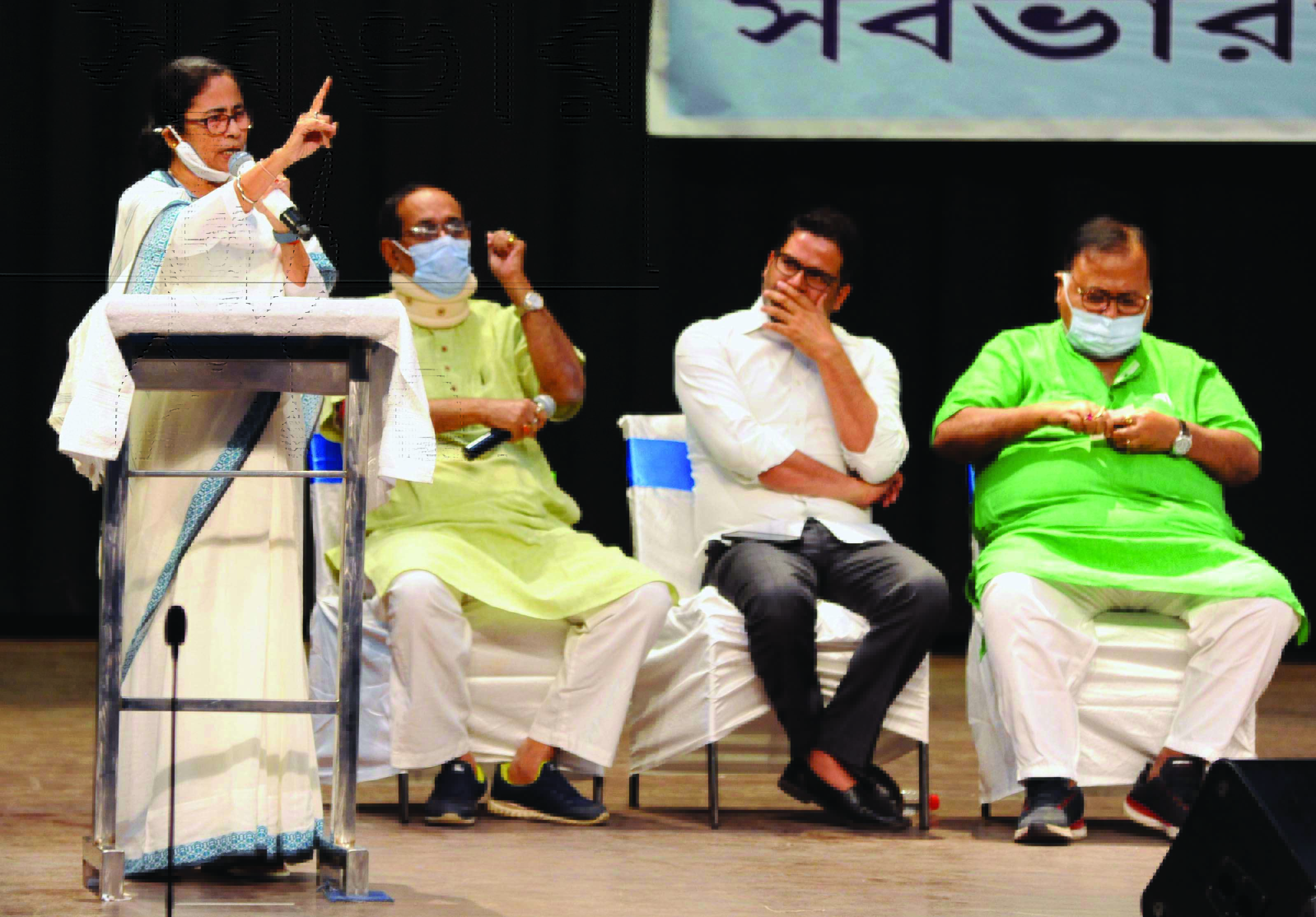 Mamata shares dais with PK, quashes speculation of any rift Mamata shares dais with PK, quashes speculation of any rift