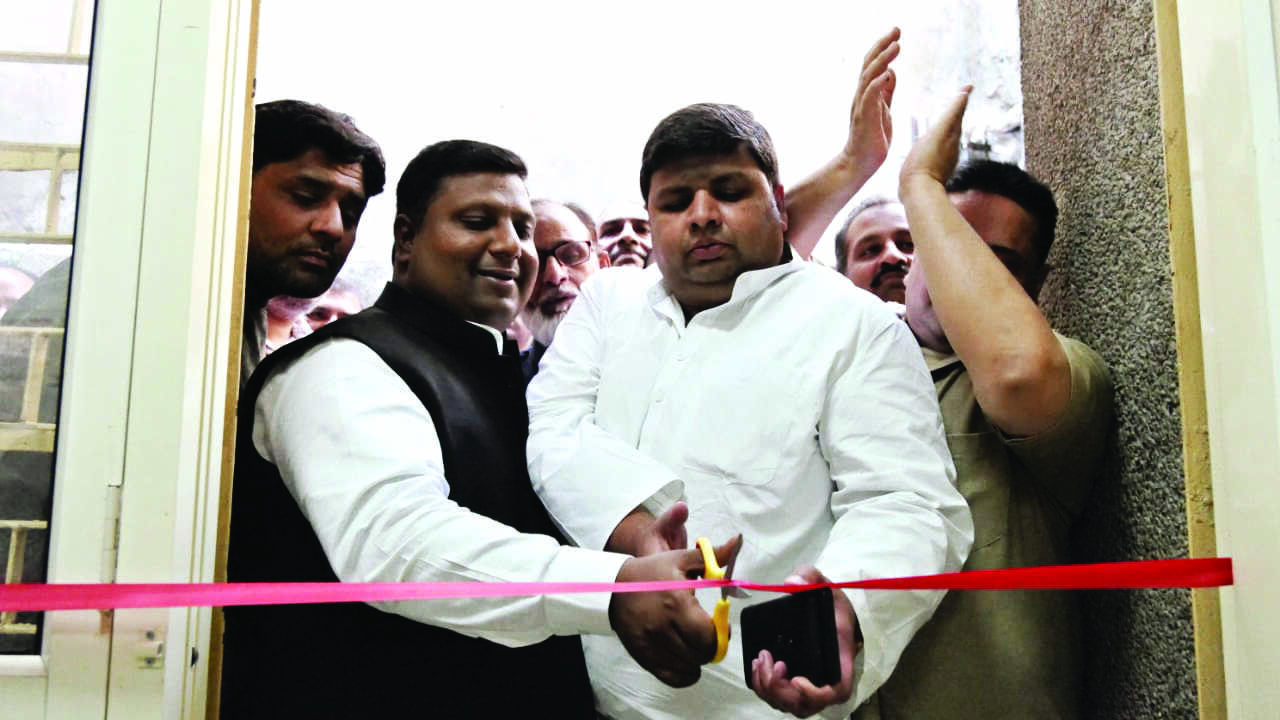 Min opens Mohalla Clinic in Ballimaran Min opens Mohalla Clinic in Ballimaran