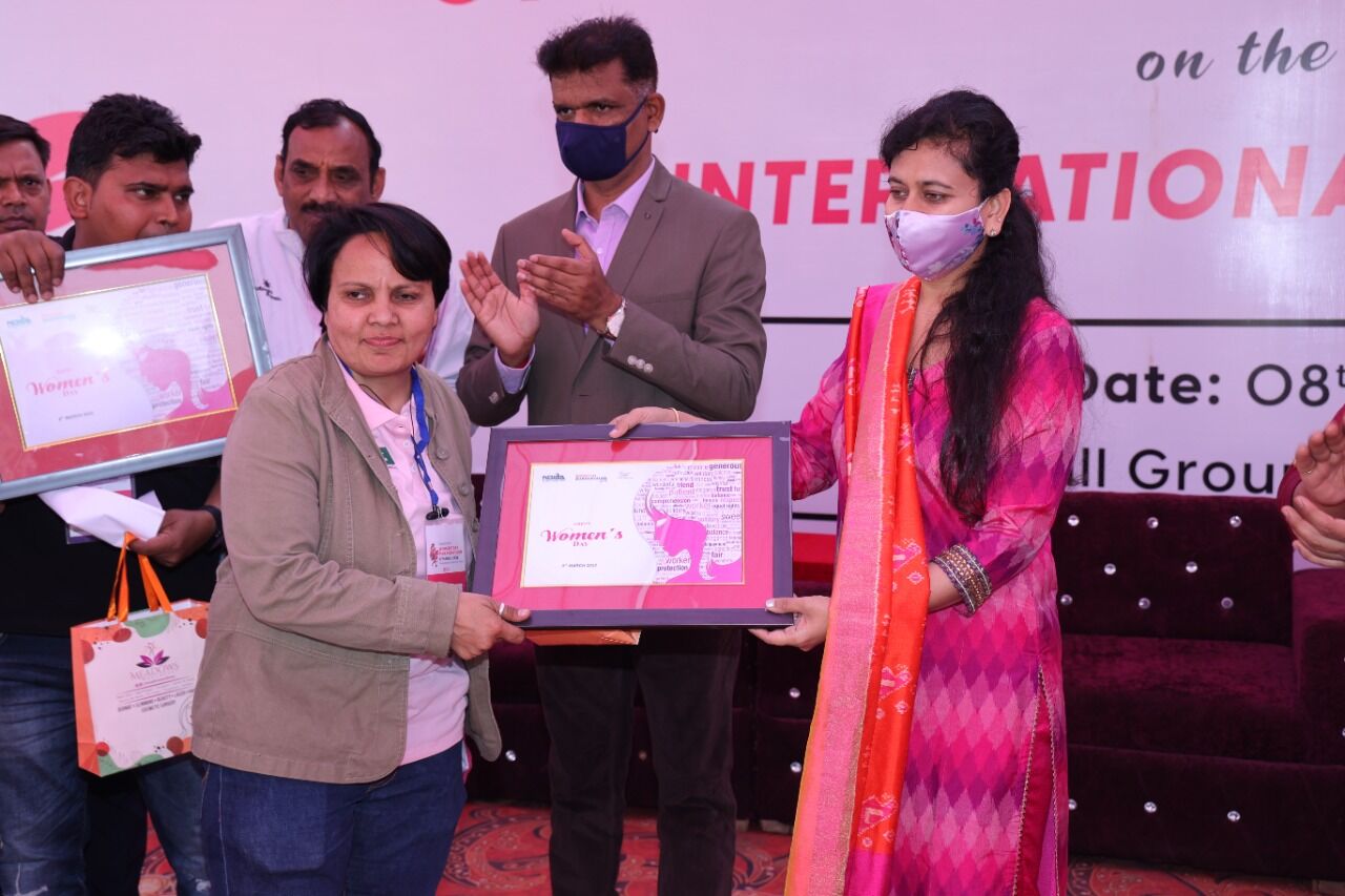 Noida Authority holds Swachhta Pink Marathon Noida Authority holds Swachhta Pink Marathon