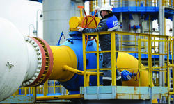 Europe faces pressure to join boycott of Russian oil and gas