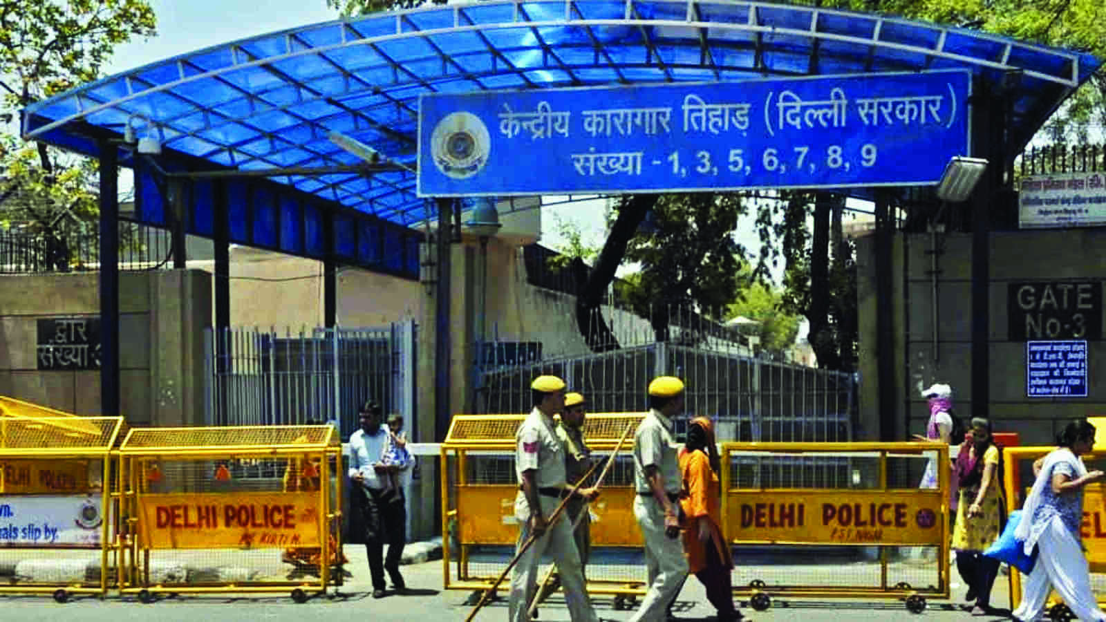 Set up pickets outside Tihar to check contraband being thrown into jail: SC Set up pickets outside Tihar to check contraband being thrown into jail: SC