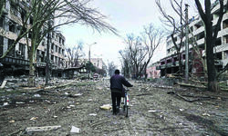 Russian forces keep pressure on Mariupol