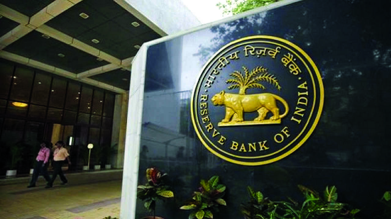Stop opening new accounts: RBI asks Paytm Payments Bank Stop opening new accounts: RBI asks Paytm Payments Bank