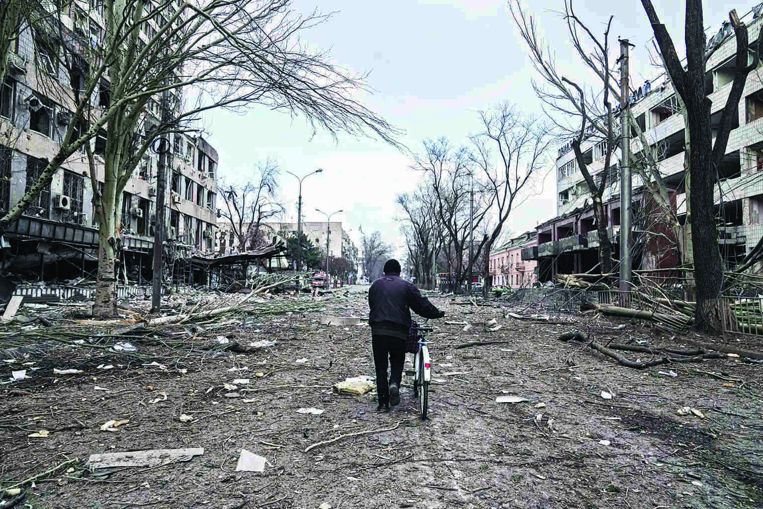 Russian forces keep pressure on Mariupol