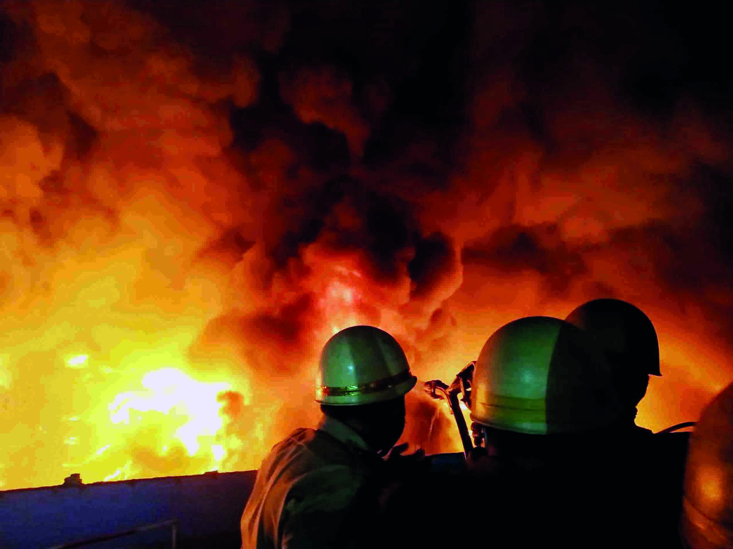 Tangra: Massive fire breaks out at godown, over 15 engines pressed into action Tangra: Massive fire breaks out at godown, over 15 engines pressed into action