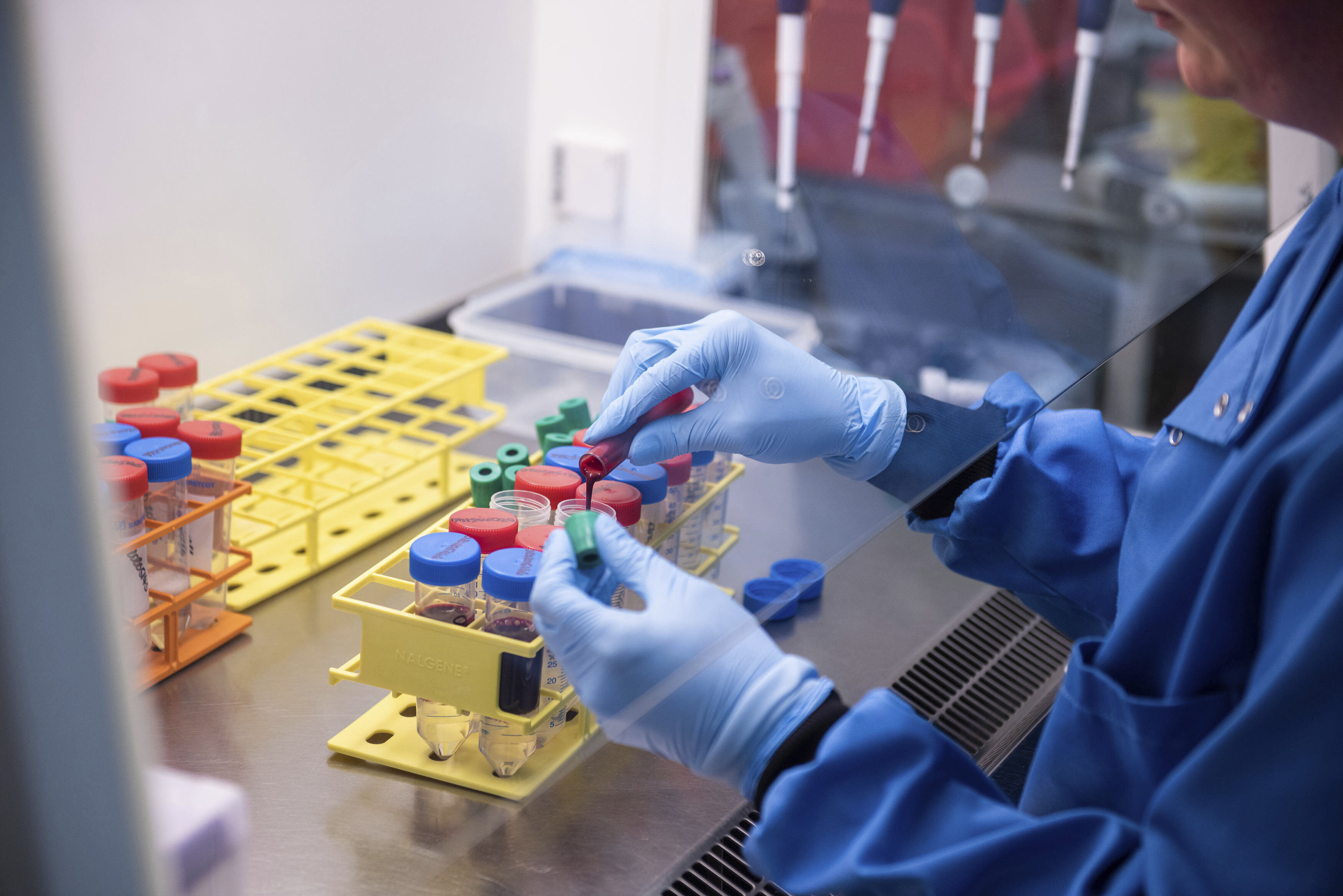 Over 180 cr Covid vaccine doses administered: Govt Over 180 cr Covid vaccine doses administered: Govt