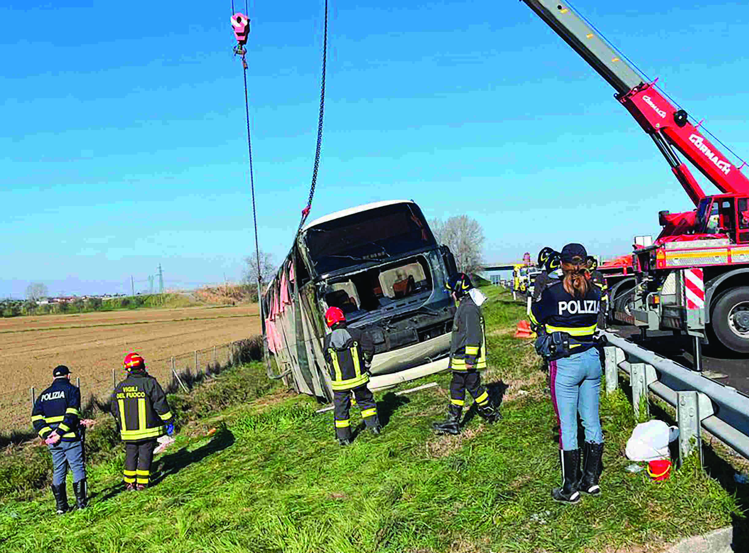 Bus full of Ukrainian refugees overturns in Italy Bus full of Ukrainian refugees overturns in Italy