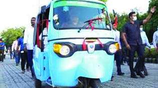 548 women get Letters of Intent for new e-autos, govt focus on ensuring they end up driving it too 548 women get Letters of Intent for new e-autos, govt focus on ensuring they end up driving it too
