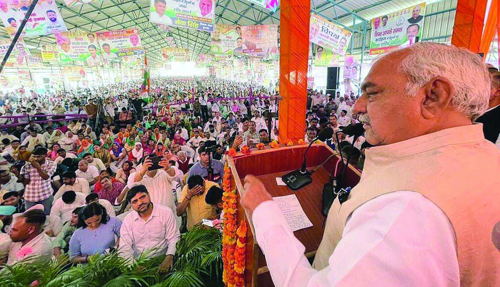People fed up with BJP-JJP govt: Hooda People fed up with BJP-JJP govt: Hooda