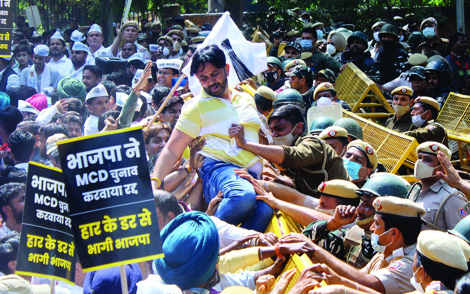 Delay in civic polls: AAP holds protest against BJP Delay in civic polls: AAP holds protest against BJP