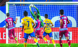 ISL: Kerala Blasters reach final after hard-fought draw with Jamshedpur