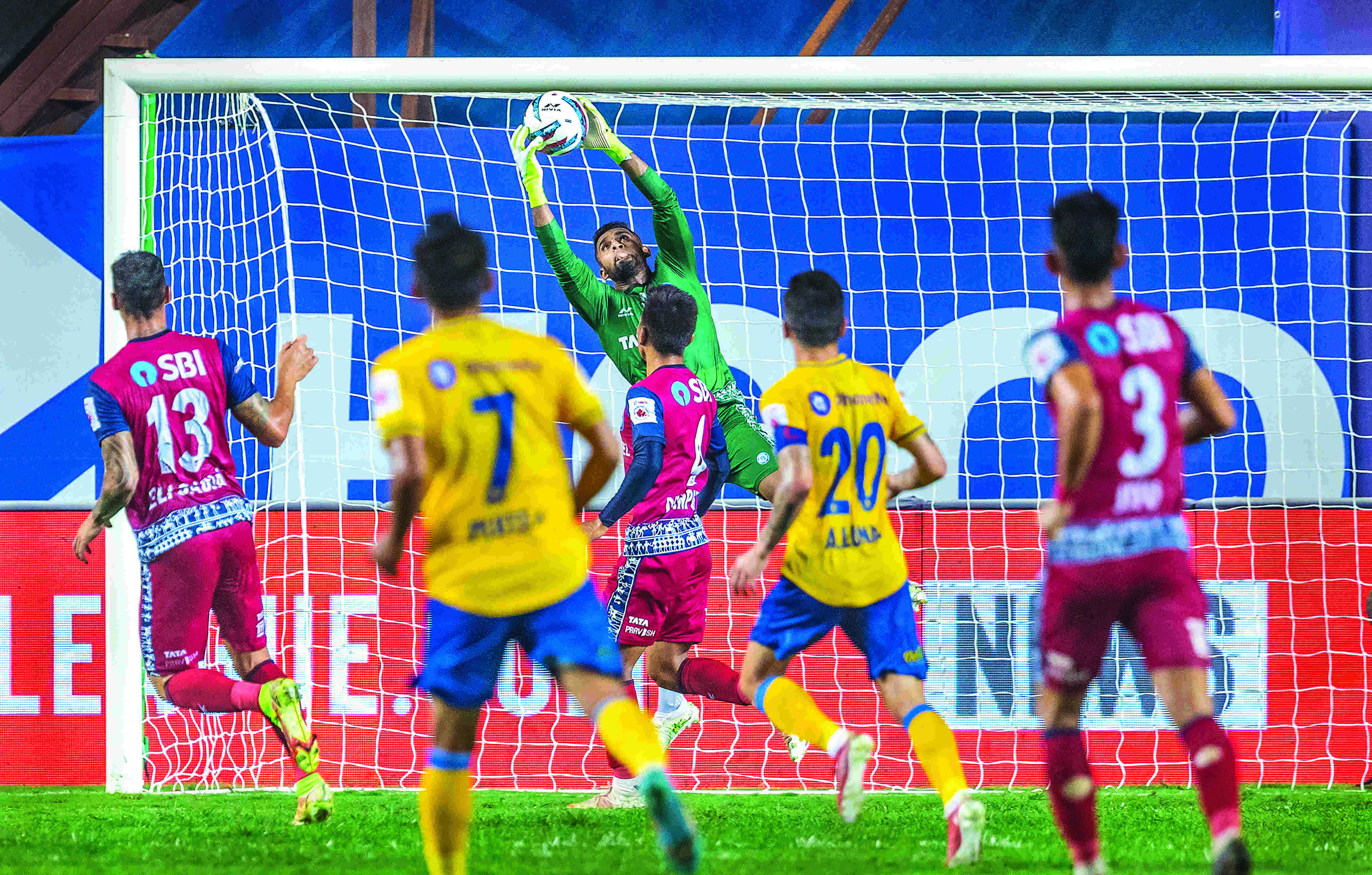 ISL: Kerala Blasters reach final after hard-fought draw with Jamshedpur
