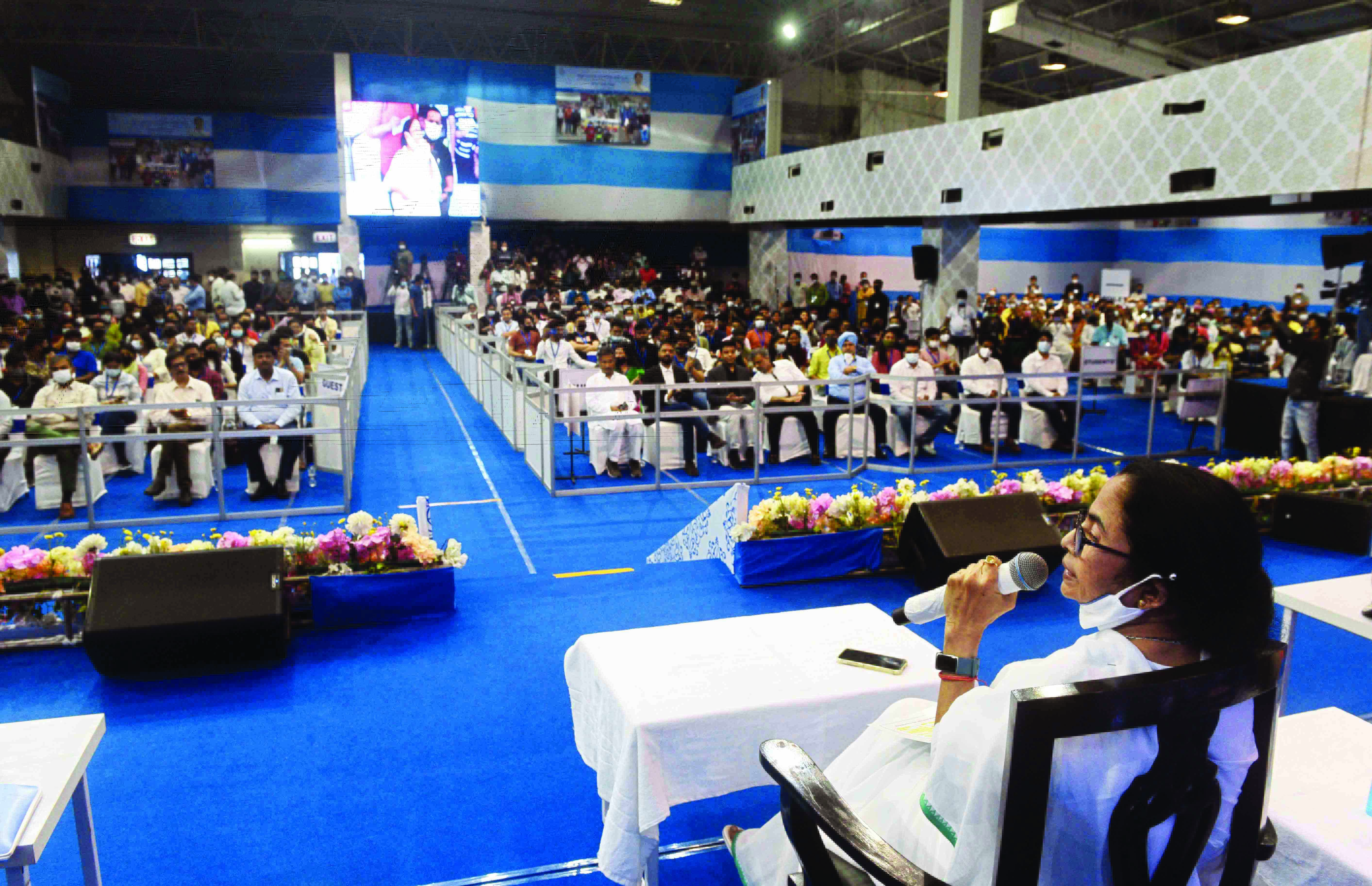 Admit Ukraine returnee med students in Indian colleges: Mamata to PM