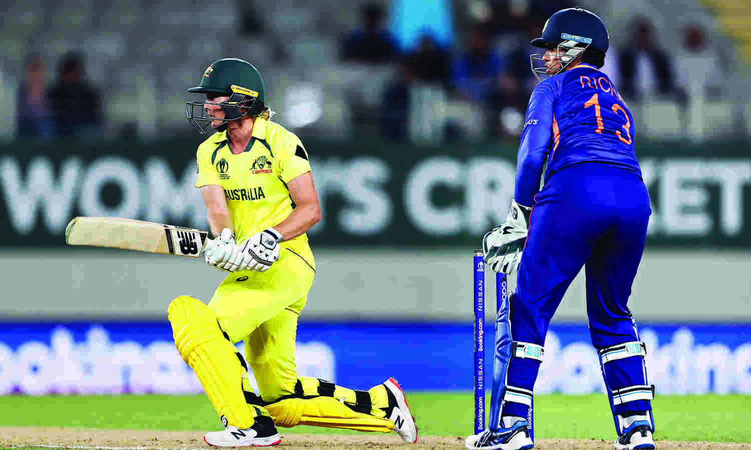 Australia outplay India by six wickets, qualify for semi-finals