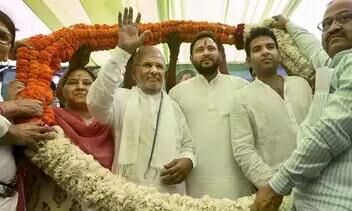 Sharad Yadav merges his party with RJD, says opposition unity needed to defeat BJP Sharad Yadav merges his party with RJD, says opposition unity needed to defeat BJP