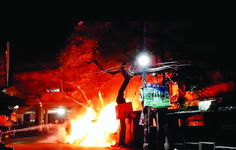 Behala inferno: At least 15 shops gutted, 5 fire tenders pressed into action Behala inferno: At least 15 shops gutted, 5 fire tenders pressed into action