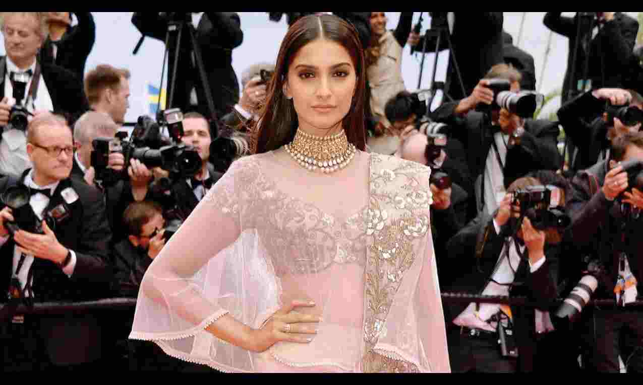 Sonam Kapoor announces pregnancy Sonam Kapoor announces pregnancy