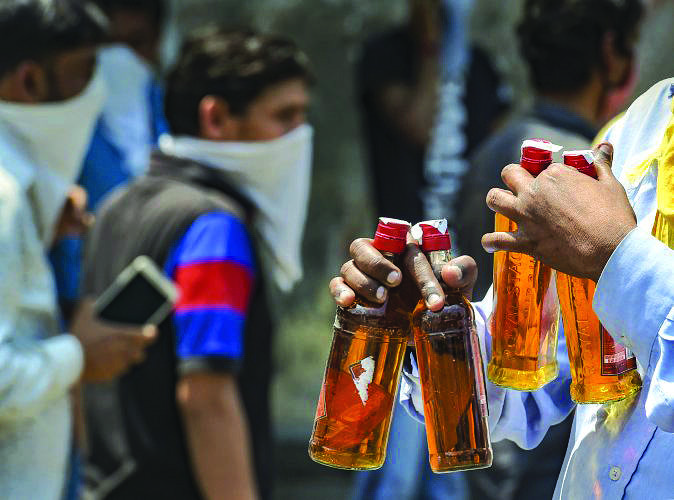State sees record sale of liquor worth Rs 200 crore during Holi State sees record sale of liquor worth Rs 200 crore during Holi