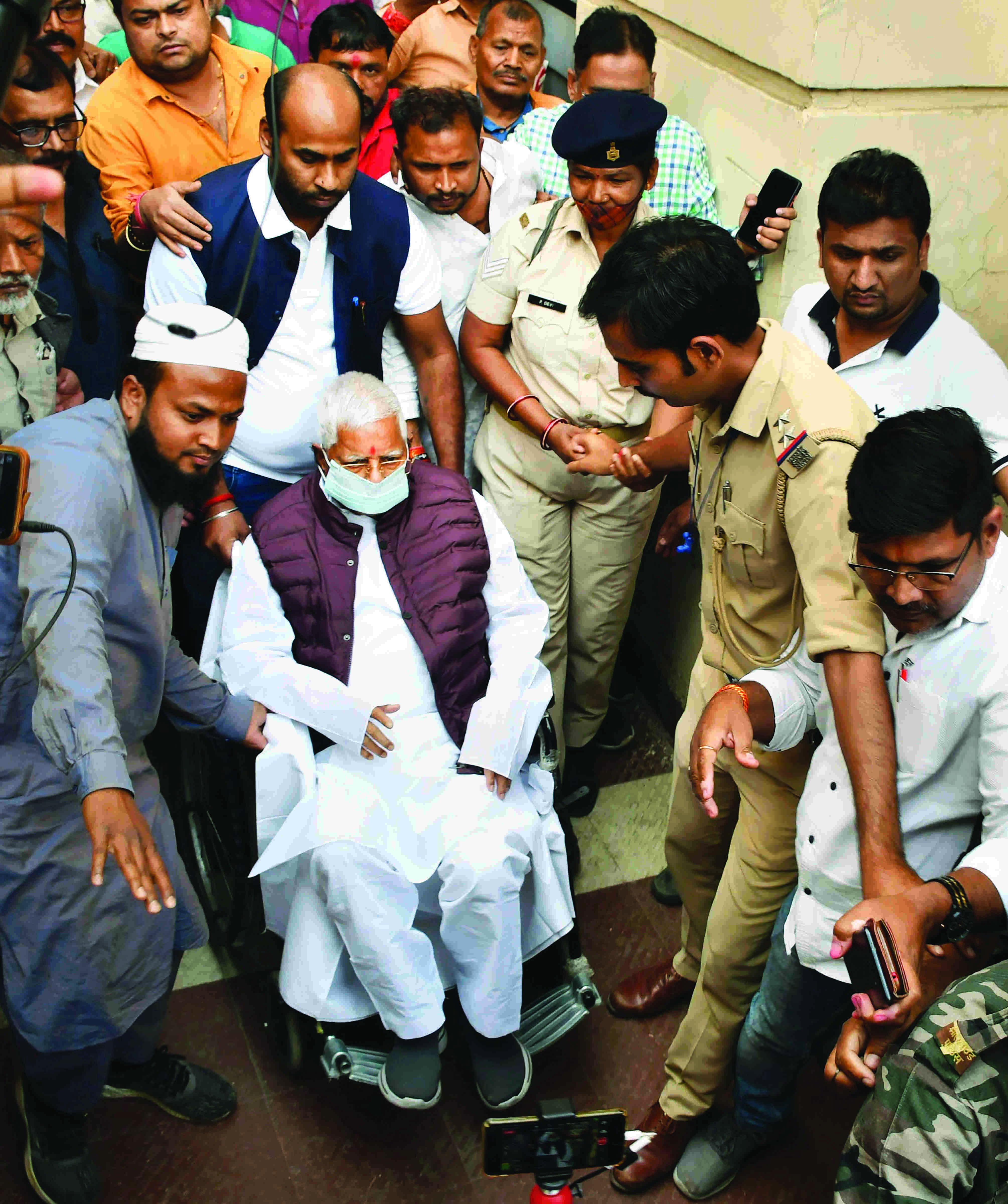 Lalu unstable, shifted to AIIMS New Delhi in air ambulance Lalu unstable, shifted to AIIMS New Delhi in air ambulance