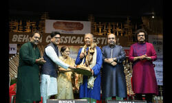 Pandit Hariprasad Chaurasia felicitated by Sarvottam Samman