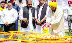Mann launches anti-corruption helpline, pays tributes to martyrs Mann launches anti-corruption helpline, pays tributes to martyrs