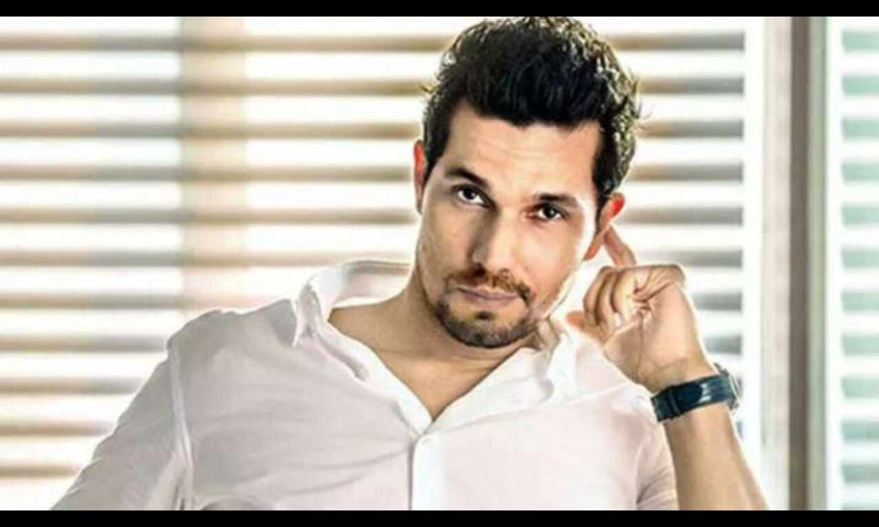 Randeep Hooda to portray Veer Savarkar in a new film Randeep Hooda to portray Veer Savarkar in a new film