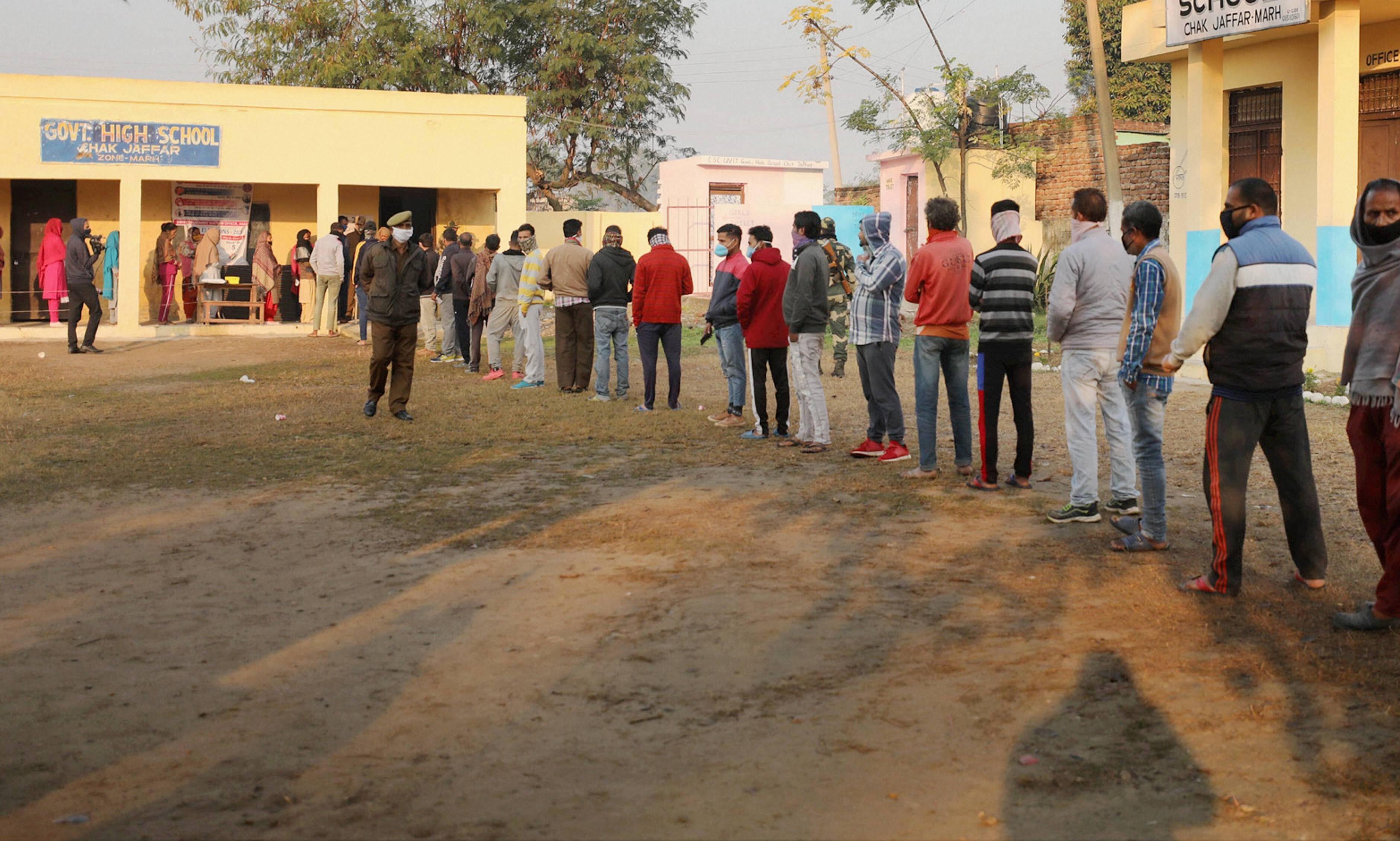 Polling across Odishas 109 urban local bodies, Patnaik among early voters