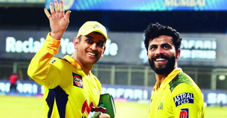 Dhoni steps aside, hands over CSK captaincy to Jadeja