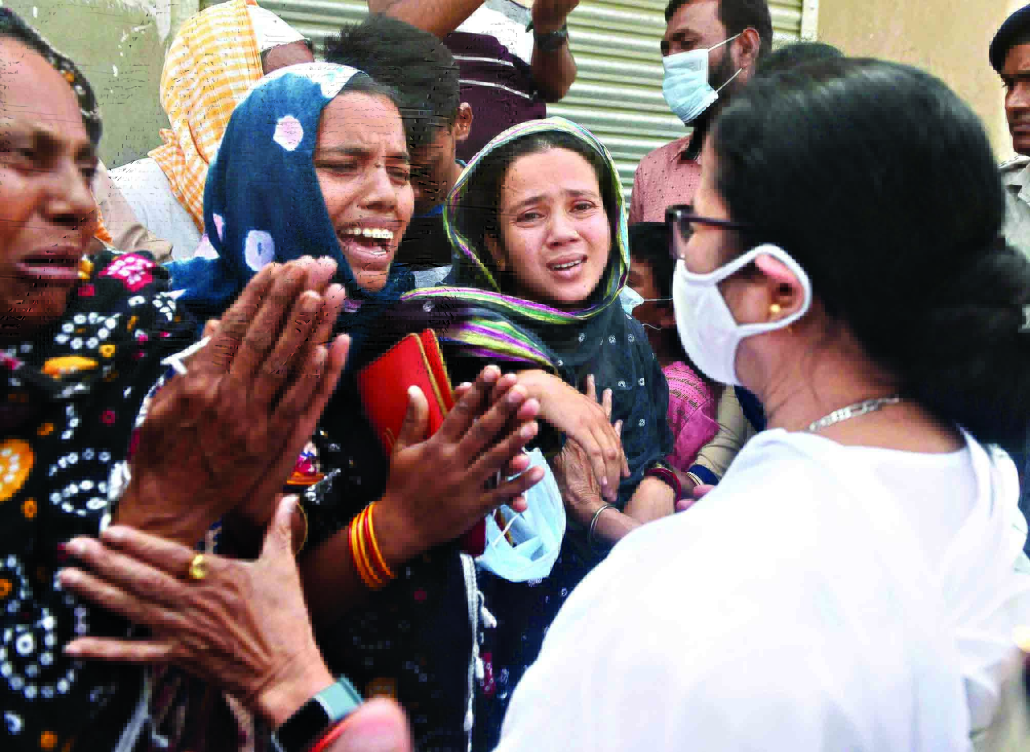 Trinamool block president held, I-C, SDPO suspended; Mamata assures speedy justice Trinamool block president held, I-C, SDPO suspended; Mamata assures speedy justice
