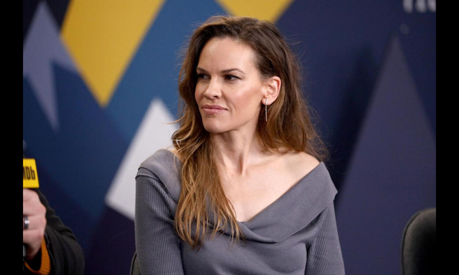 Hilary Swank, Alan Ritchson to lead Ordinary Angels