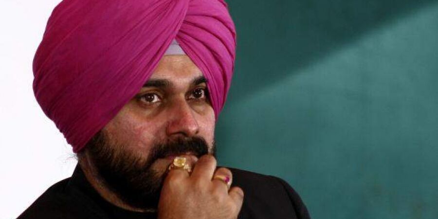 Navjot Sidhu targets Kejriwal over 2015 sacrilege issue Navjot Sidhu targets Kejriwal over 2015 sacrilege issue