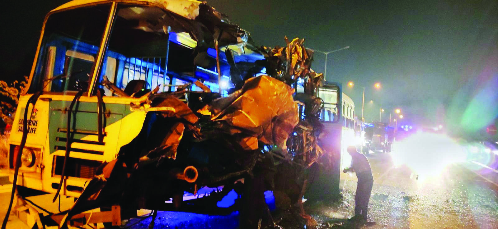 Howrah: One dead, at least 25 hurt as bus collides with dumper Howrah: One dead, at least 25 hurt as bus collides with dumper