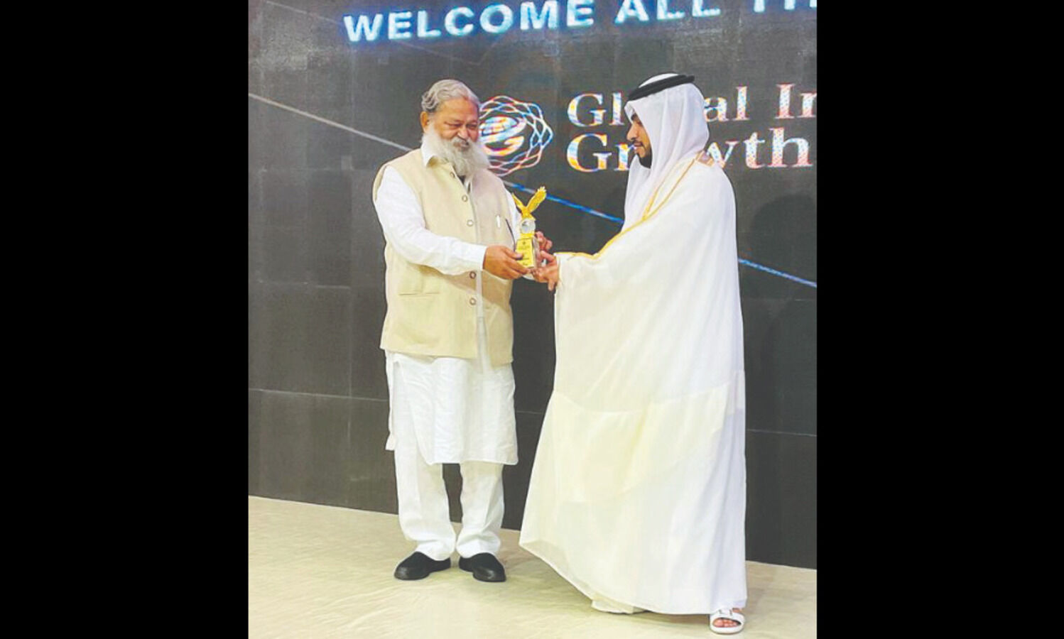 Vij addresses investors summit in Dubai