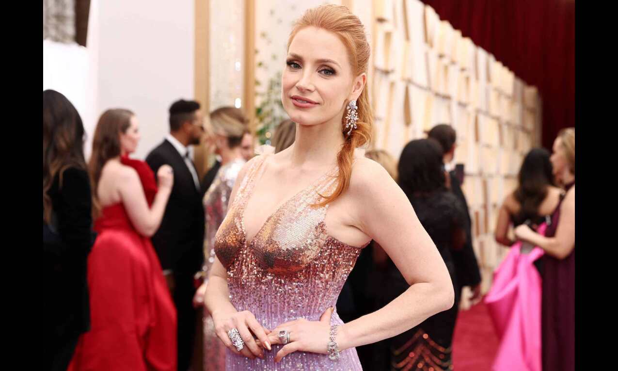 Jessica Chastain wins best actress Oscar trophy