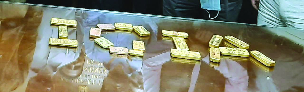 Delhi Customs seizes gold worth Rs 7.5 crore from two Kenyan citizens Delhi Customs seizes gold worth Rs 7.5 crore from two Kenyan citizens