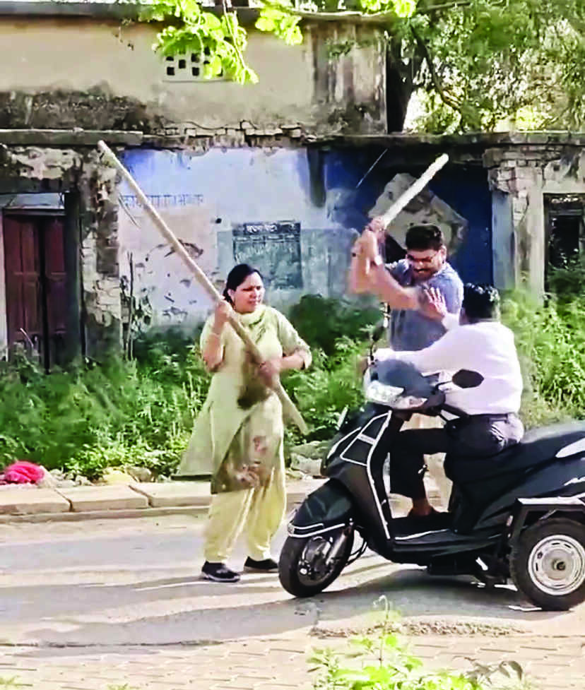 Specially-abled man mercilessly beaten up by kin in Gr Noida Specially-abled man mercilessly beaten up by kin in Gr Noida