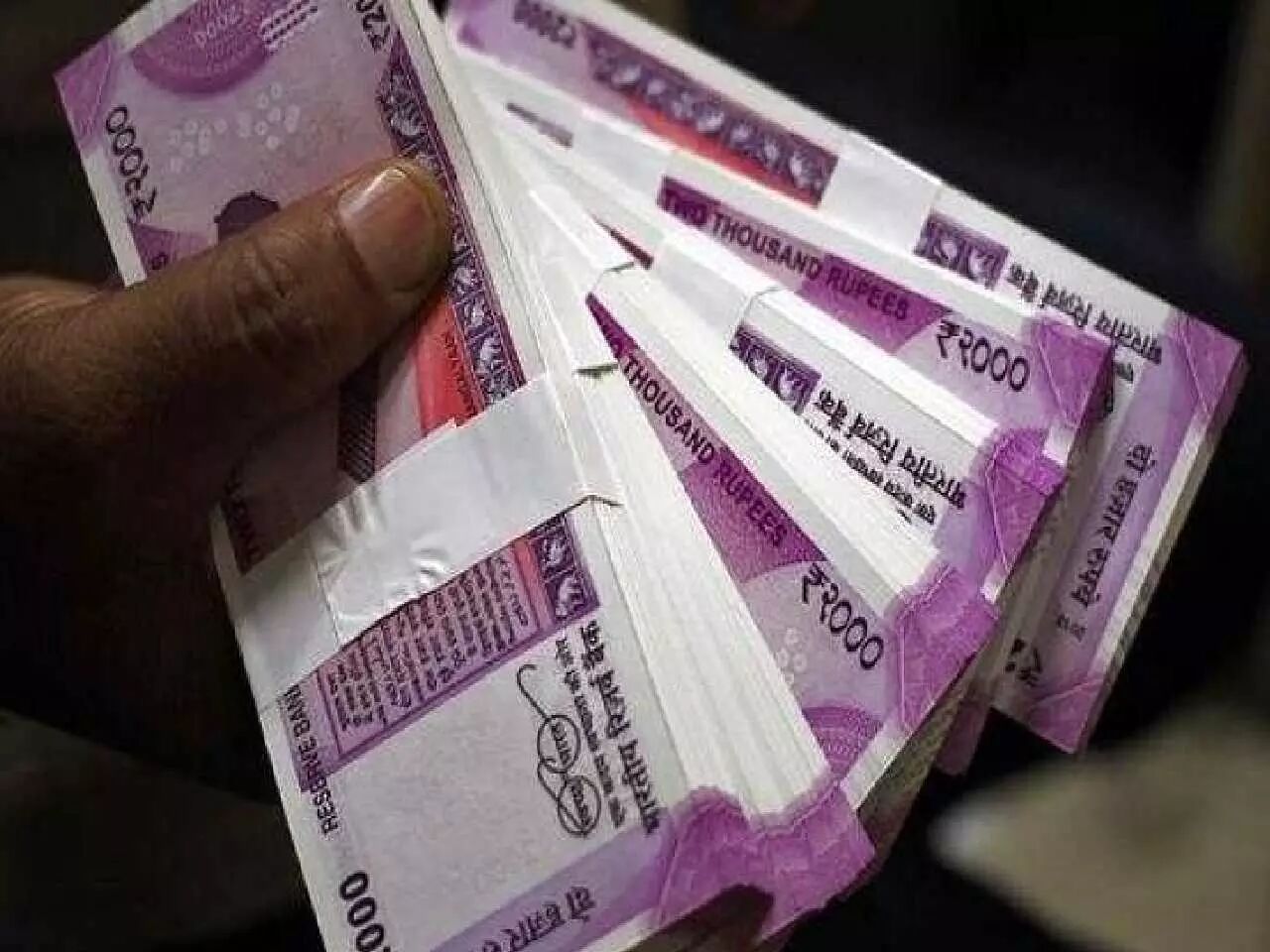 Maha: Rs 4 cr cash seized from car near Lonavla; cops inform I-T dept