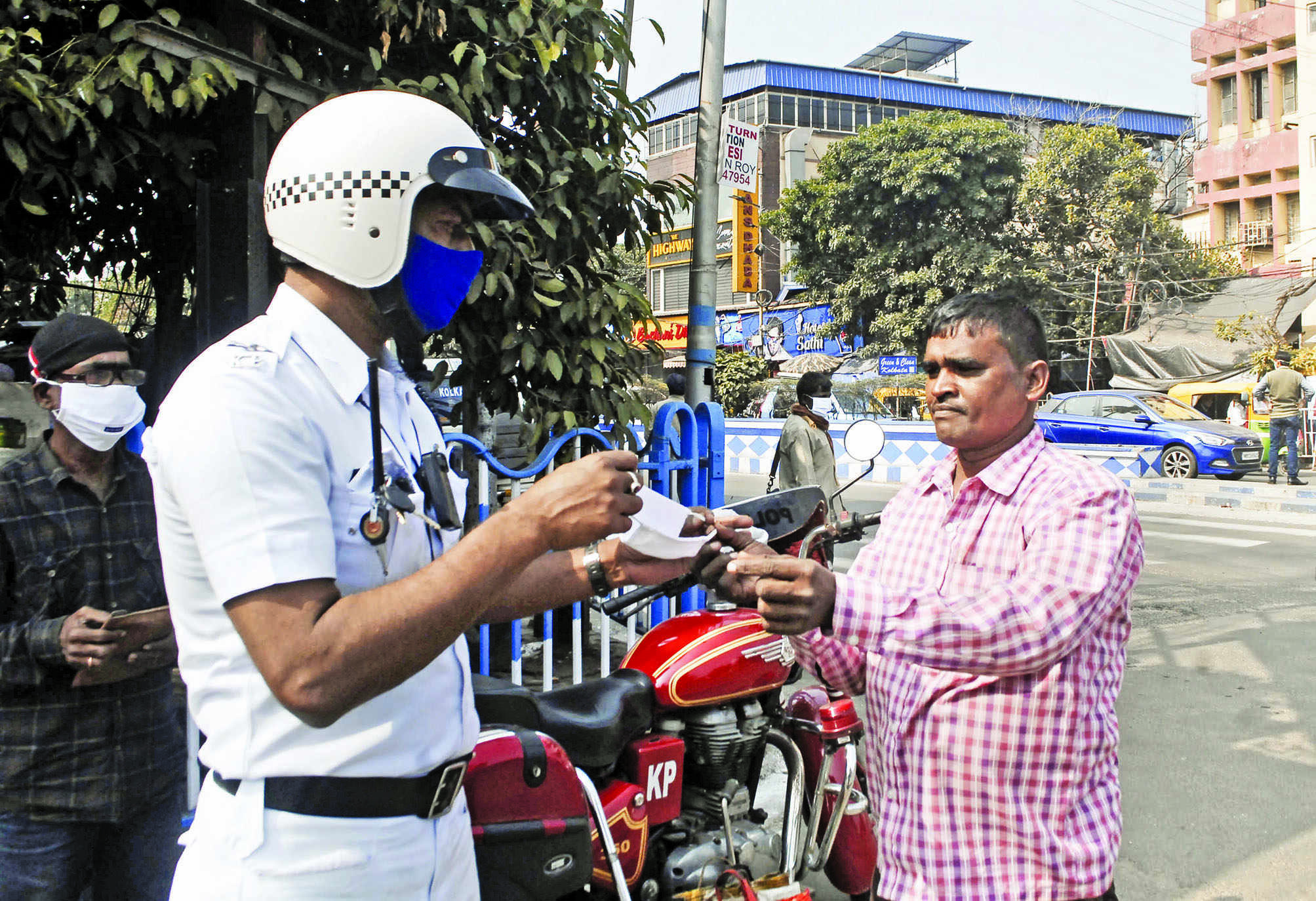 Bengal lifts Covid curbs, mask use to stay Bengal lifts Covid curbs, mask use to stay