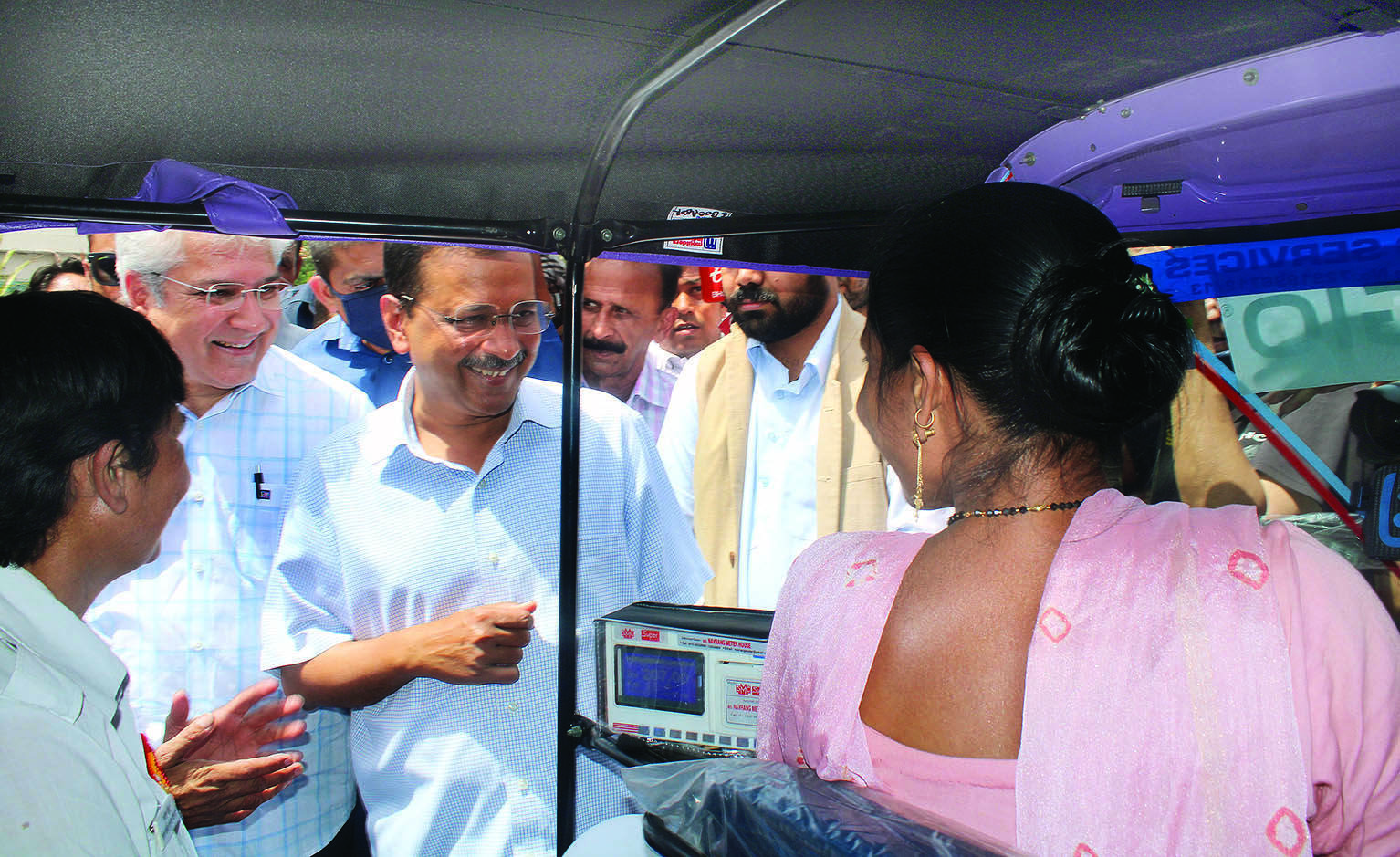 Kejriwal flags off first lot of e-autos